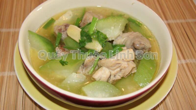 canh bí đao nấu gà rắc tiêu cay ngừa cảm cúm cho mẹ bầu