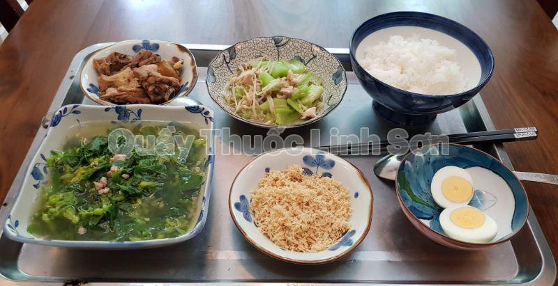 chế độ dinh dưỡng cho bà đẻ những tháng đầu