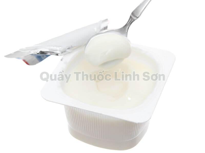 cách chữa nhiệt miệng bằng cách mỗi ngày ăn 1 hộp sữa chua