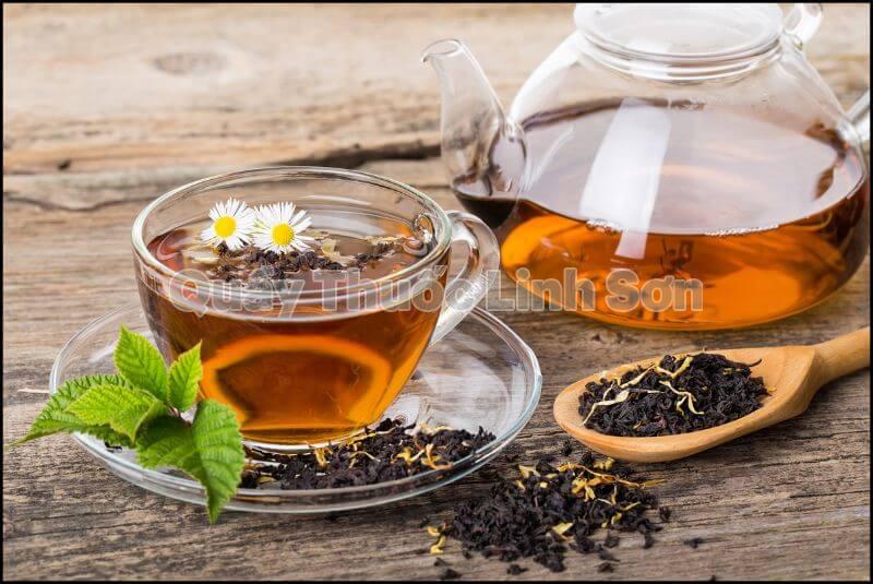 chữa nhiệt miệng bằng chè trà đen