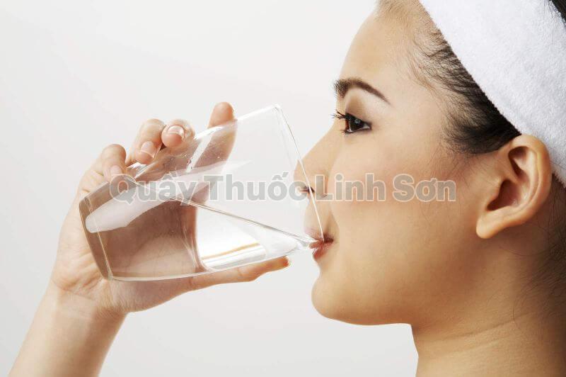 chữa nhiệt miệng bằng nước muối