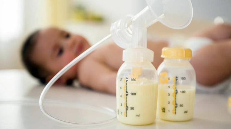 Có nên dùng máy hút sữa không
