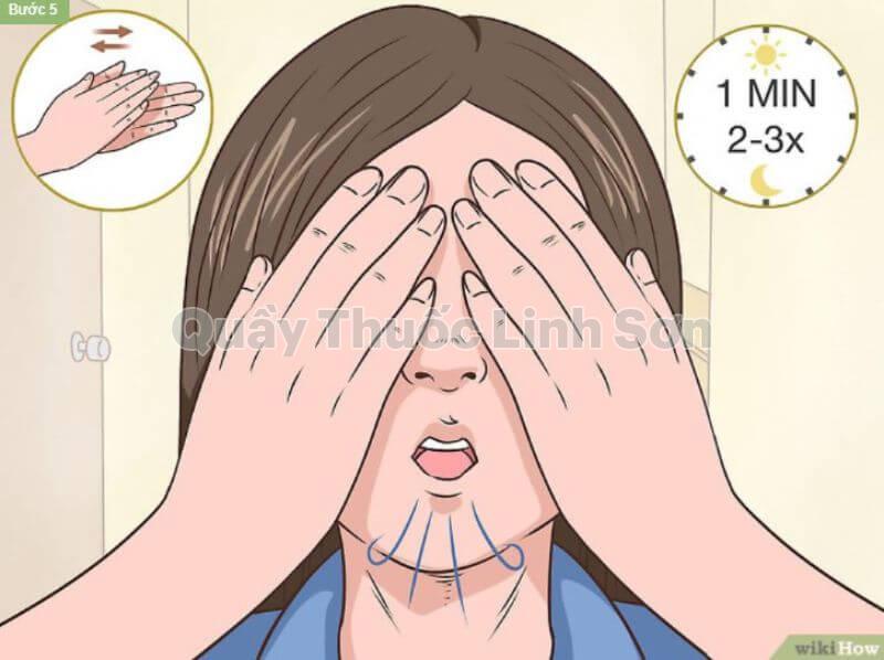 đặt hai lòng bàn tay lên mắt khoảng 5 giây để mắt được thư giãn