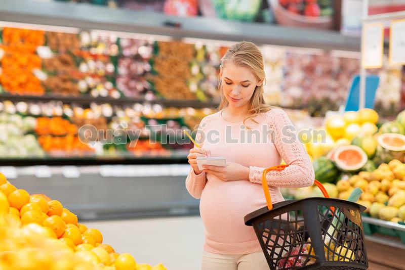 Chất dinh dưỡng nào cần có trong thực đơn cho bà bầu trong 3 tháng đầu